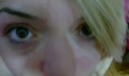 Bước mẹ tắm và ở trước mặt phim sec lay may bay ba gia bạn bè của mình