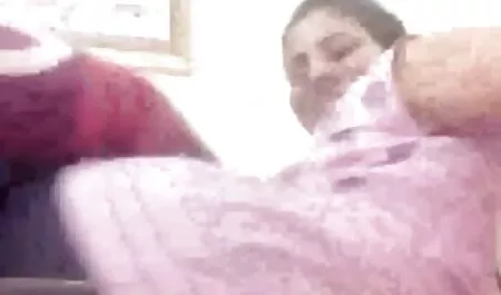 Hai người mẹ xé hahaly trong chim kem, trên ngực phim sec du ba gia