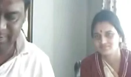 Hai người bạn chơi, miệng và con lừa ba, sec dit ba gia cô bé