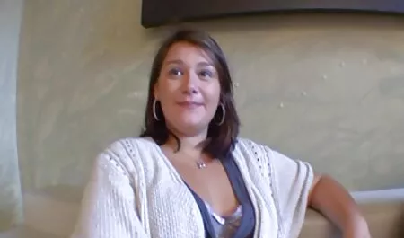 Những người yêu quyết định làm xem sec may bay ba gia tình yêu trên ghế