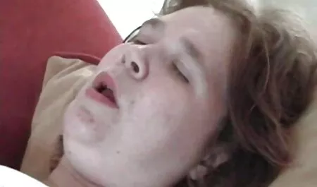 Mẹ xem phim sec gai gia súng giả mình trước một webcam