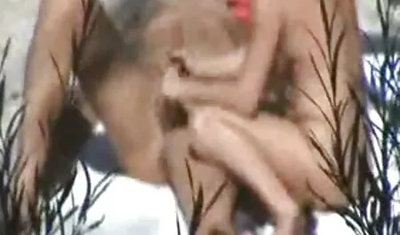 Cô gái vẫy tay secmay bay ba gia chiến lợi phẩm