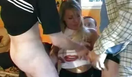 Gái phim sec du ba gia khỏa thân