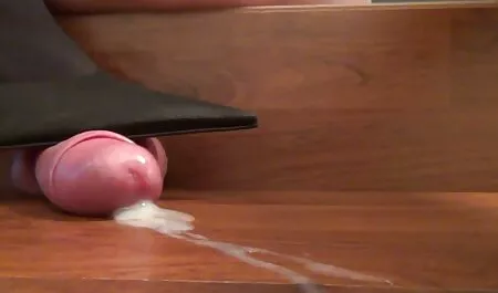 Hai kẻ trên Ottoman Trắng vợ cùng một lúc xem sec may bay ba gia