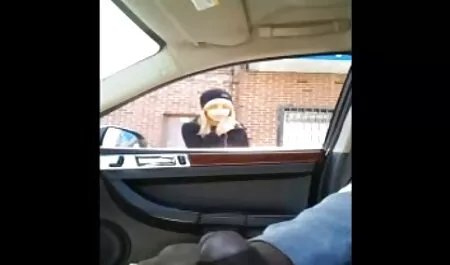 Bạn trai kiểm tra bạn trai mông với kính lúp, sau video sec ba gia khi tình dục