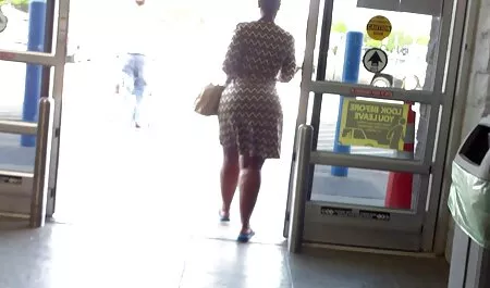 Cô gái tóc Vàng xem phim sec ba gia vuốt ve cô ấy quyến rũ trong văn phòng