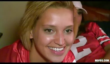 Với vú phim sec gai gia hoi xuan