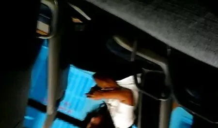 Cô gái xinh đẹp với một cơ thể tươi sec bagia