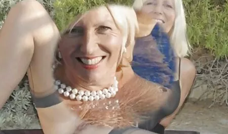 Vẻ đẹp lo lắng về việc cực khoái từ các pim sec ba gia thủ trước