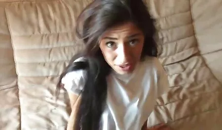 Với ba người đàn ông sec bagia tóc vàng