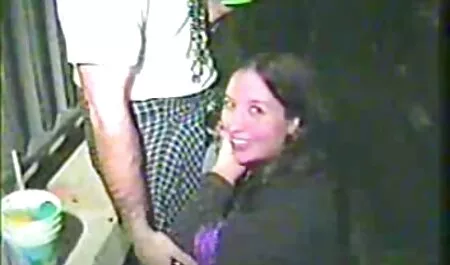 Cô sec dit ba gia gái tóc vàng