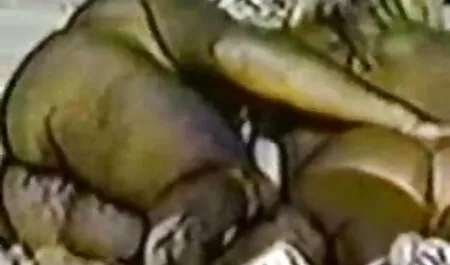 Mẹ con gái phim sec phi cong tre lay may bay ba gia nhà vệ sinh