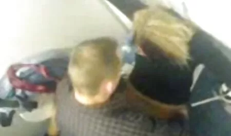 Trẻ tình sec may bay ba gia