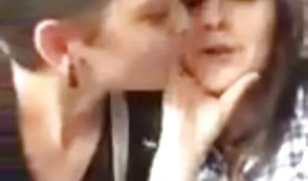 Đẹp Cameron Dee hình xăm nhân phim sec lon ba gia trong phòng khách