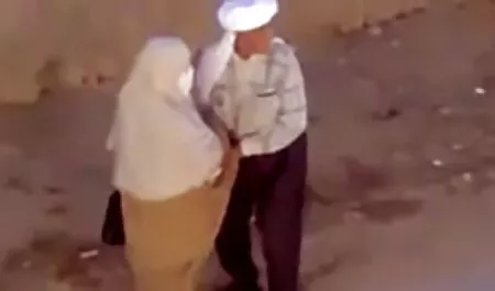 Yêu súng tay pim sec ba gia với một người lái xe taxi ở trong xe