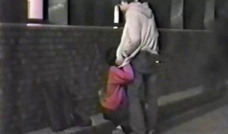 Cô làm tình phim sec may bay ba ra với Cậu bé