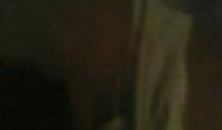 Khiêu dâm với vợ: ông dựa vào vợ mình là séc máy bay bà già ai trẻ với ung thư và sau khi quan hệ, thổi kèn