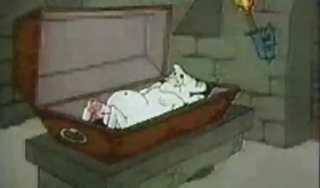 Tóc vàng, trong vớ sec gai gia trắng