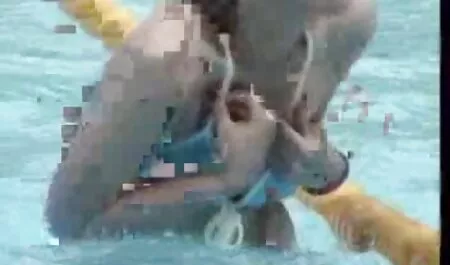 Cô gái nga, cởi quần áo ngực ở phim sec lon ba gia phía trước của webcam