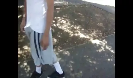 Phụ nữ hút cặp đôi cho con bú xem sec may bay ba gia