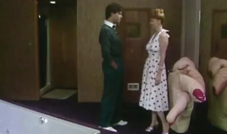 Học sinh phần ngực câu Đố fim sec ba gia