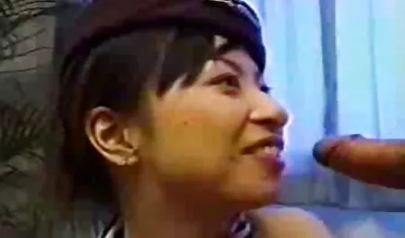 Người phụ nữ trẻ, trong làn da sẽ được bắt cóc bởi những người đàn ông secmay bay ba gia và sẽ có được cực khoái