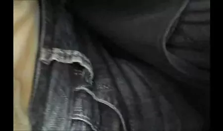 Người phụ nữ ngón tay mềm fim sec may bay ba gia mại của cô ngón tay và thủ dâm với dương vật giả màu hồng