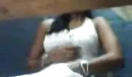 Cô gái với âm séc máy bay bà già đạo