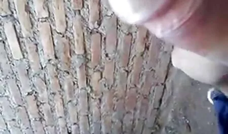 Da ngăm đen, trên một cái ghế với phim sec choi gai gia thủ