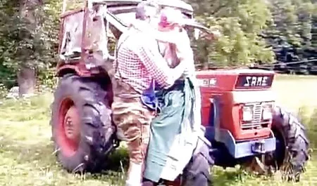 Các cô gái trẻ có hai người da đen đến hậu phim sec may bay ba gia môn cùng một lúc