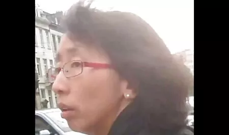 Châu sec lai may bay ba gia á trên giường