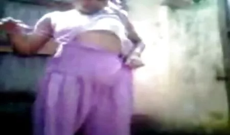 Cô gái tóc vàng phin sec ba gia