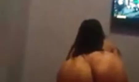 Mông, by the gai gia sec pool bang