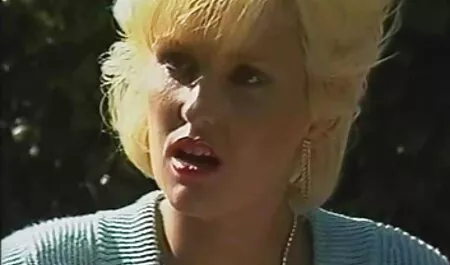 Vợ may bay ba gia sec chồng với gái điếm, Tiana Lynn