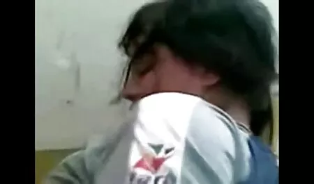 PORNUHA: da đen nhảy vào cô bạn trai trên chiếc video sec ba gia giường