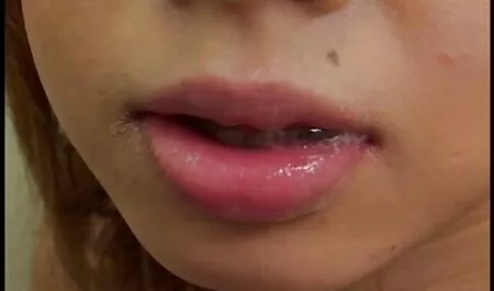 Với hai bạn séc máy bay bà già gái