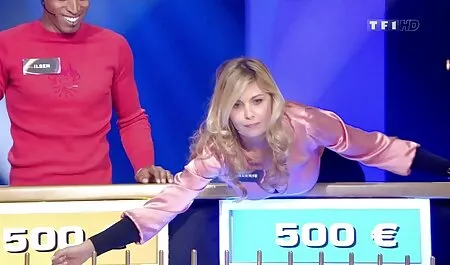 Cô gái phim sec may bay gia trẻ tóc vàng với ung thư