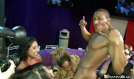 Anh chàng đưa đồ chơi ở châu Á, giống phim sec choi gai gia như chết Tiệt