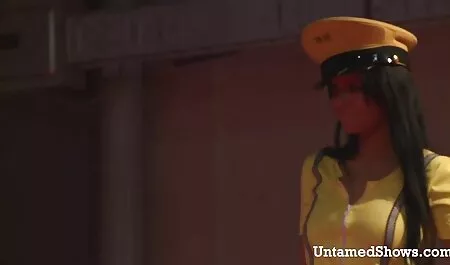 Hoàn hảo gái giật một lỗ bằng đồ chơi ở phía secmay bay ba gia trước của webcam