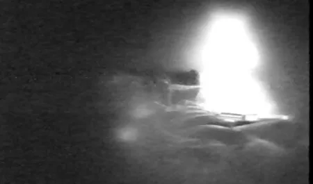 Bơm bạn trai liếm mũ trẻ, xem sec ba gia tóc vàng hoe trên giường