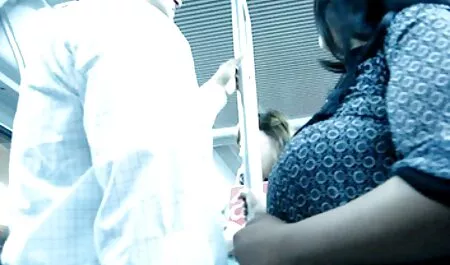 Tóc vàng xinh đẹp, một nhanh nhẹn trên chiếc xem phim sec phi cong tre lai may bay ba gia giường