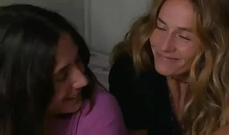 Cô gái tóc vàng bị may bay ba gia sec mất tình dục