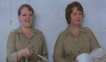 Một con điếm ngủ với may bay ba gia sec hai