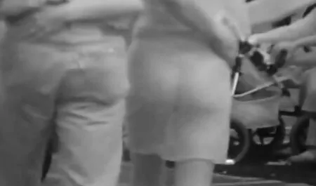 Phóng anh sec may bay ba gia trong hậu môn