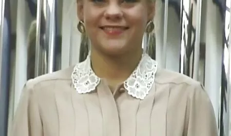 Bà phim sec phi cong tre lay may bay ba gia đập trong tất cả các khe với ông chủ trên chiếc ghế dài màu đỏ