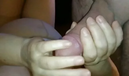 Người phụ nữ lớn cho thấy phim sec may bay gia cơ thể trần truồng