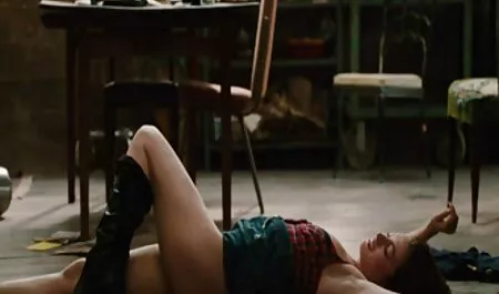 Thuyết phục sec phi cong tre lai may bay ba gia để có tình dục, 309