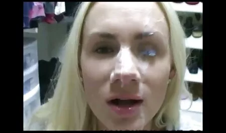 Hai người phụ nữ phimsec may bay ba gia với một người đàn ông